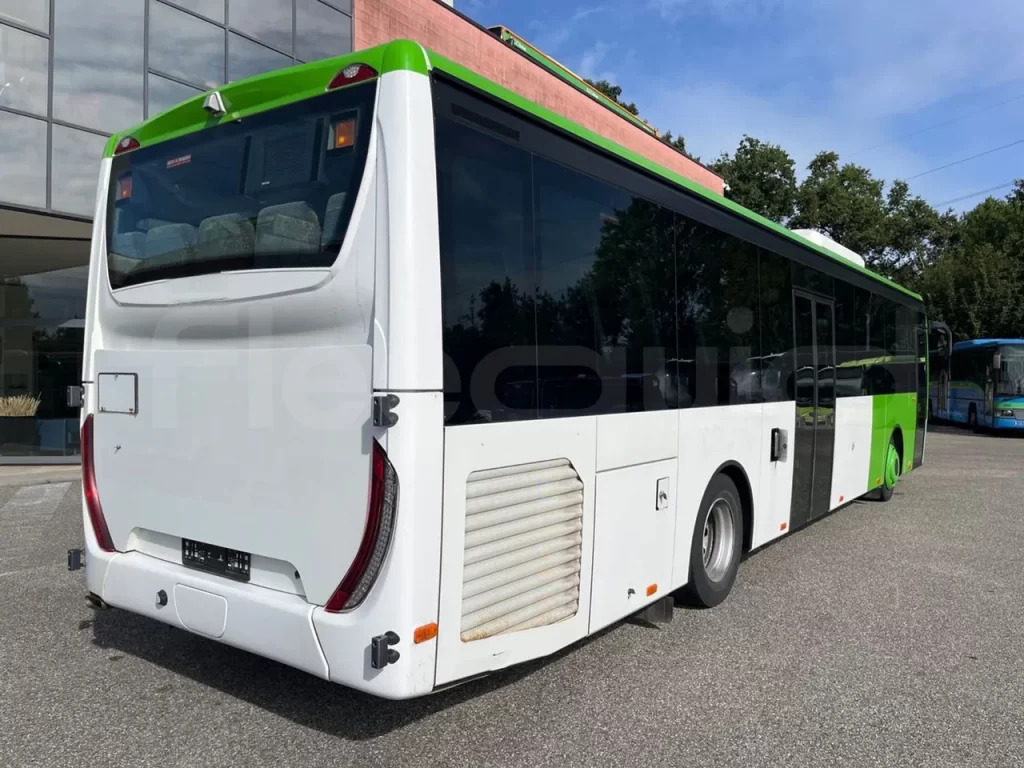 N.1 IVECO CROSSWAY LE – Anno 2014 - Bus pinggiran kota: gambar 4 N.1 IVECO CROSSWAY LE – Anno 2014 - Bus pinggiran kota: gambar 4