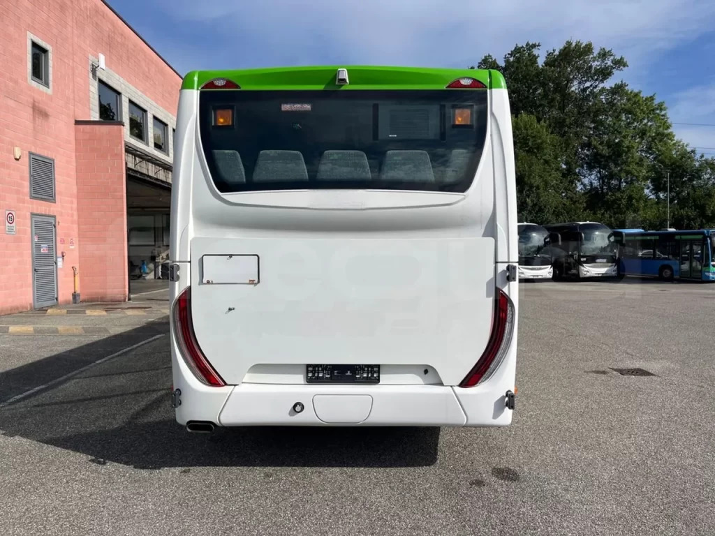N.1 IVECO CROSSWAY LE – Anno 2014 - Bus pinggiran kota: gambar 3 N.1 IVECO CROSSWAY LE – Anno 2014 - Bus pinggiran kota: gambar 3