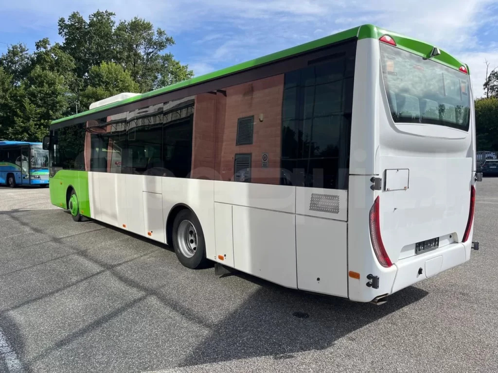 N.1 IVECO CROSSWAY LE – Anno 2014 - Bus pinggiran kota: gambar 2 N.1 IVECO CROSSWAY LE – Anno 2014 - Bus pinggiran kota: gambar 2