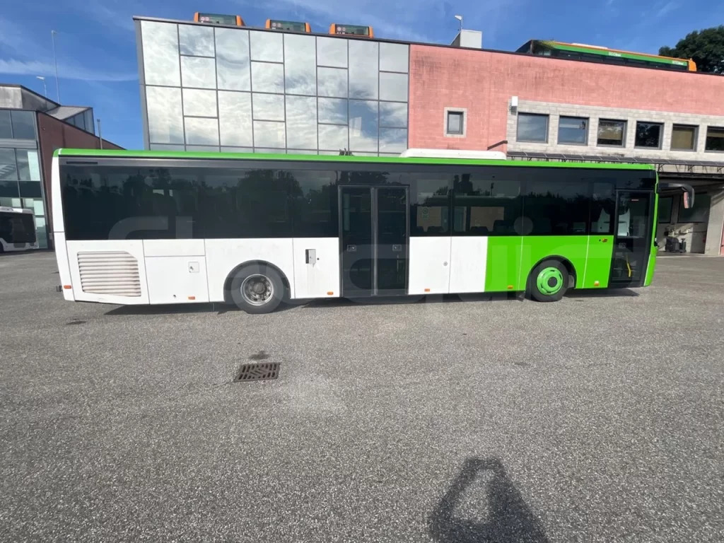 N.1 IVECO CROSSWAY LE – Anno 2014 - Bus pinggiran kota: gambar 5 N.1 IVECO CROSSWAY LE – Anno 2014 - Bus pinggiran kota: gambar 5