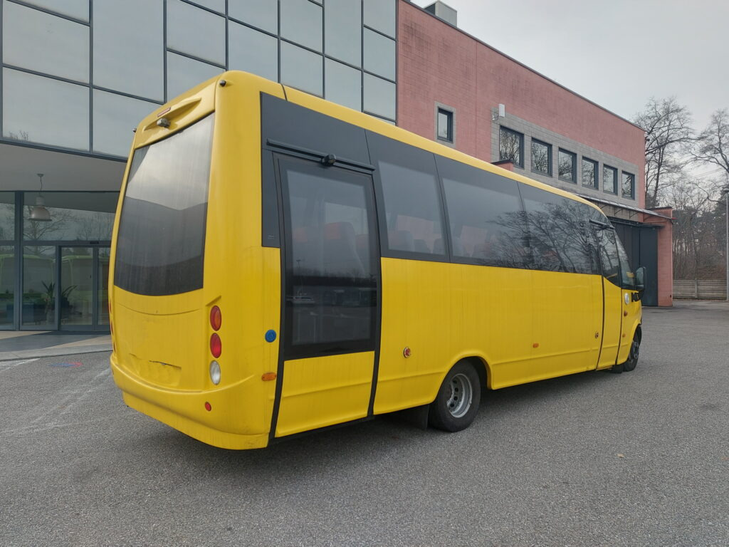 N. 1 IVECO WING – Anno 2013 - Bus pinggiran kota: gambar 5 N. 1 IVECO WING – Anno 2013 - Bus pinggiran kota: gambar 5