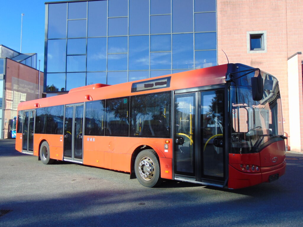 N. 8 SOLARIS URBINO 12 LF – Anno 2011 - Bus kota: gambar 1 N. 8 SOLARIS URBINO 12 LF – Anno 2011 - Bus kota: gambar 1