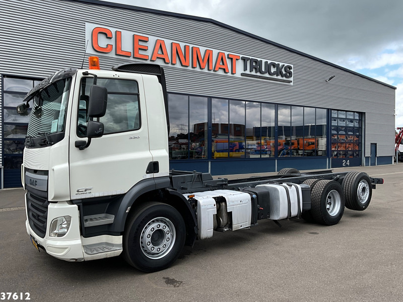 DAF FAN CF 330 Euro 6 Chassis cabine met kraanponton! Just 102.023 km! - Truk sasis: gambar 2 DAF FAN CF 330 Euro 6 Chassis cabine met kraanponton! Just 102.023 km! - Truk sasis: gambar 2