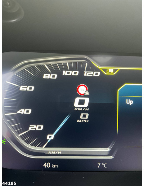 Interior photo 3: Hook lift DAF FAN XD 450 Euro 6 VDL 21 Ton Schuif-knik haakarmsysteem Interior photo 3: Hook lift DAF FAN XD 450 Euro 6 VDL 21 Ton Schuif-knik haakarmsysteem