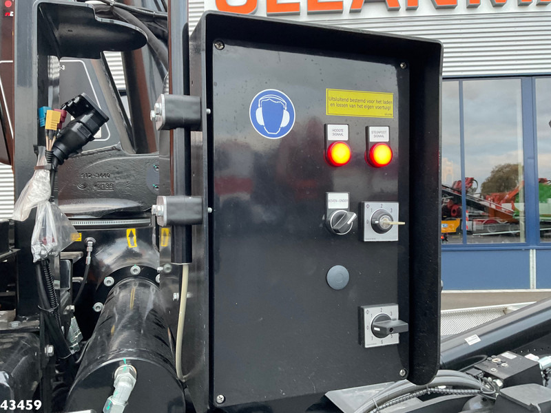 Interior photo 1: Leasing DAF FAN XD 450 Hiab 23 Tonmeter laadkraan DAF FAN XD 450 Hiab 23 Tonmeter laadkraan Interior photo 1: Leasing DAF FAN XD 450 Hiab 23 Tonmeter laadkraan DAF FAN XD 450 Hiab 23 Tonmeter laadkraan