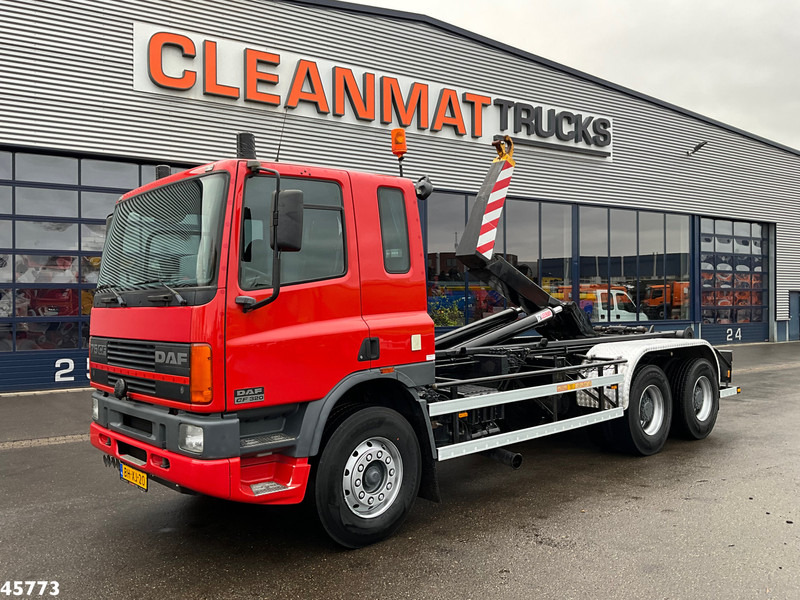 DAF FAT 75.320 6x4 Full steel Hiab 17 Ton haakarmsysteem Just 64.623 Km! - Hook lift: gambar 1 DAF FAT 75.320 6x4 Full steel Hiab 17 Ton haakarmsysteem Just 64.623 Km! - Hook lift: gambar 1