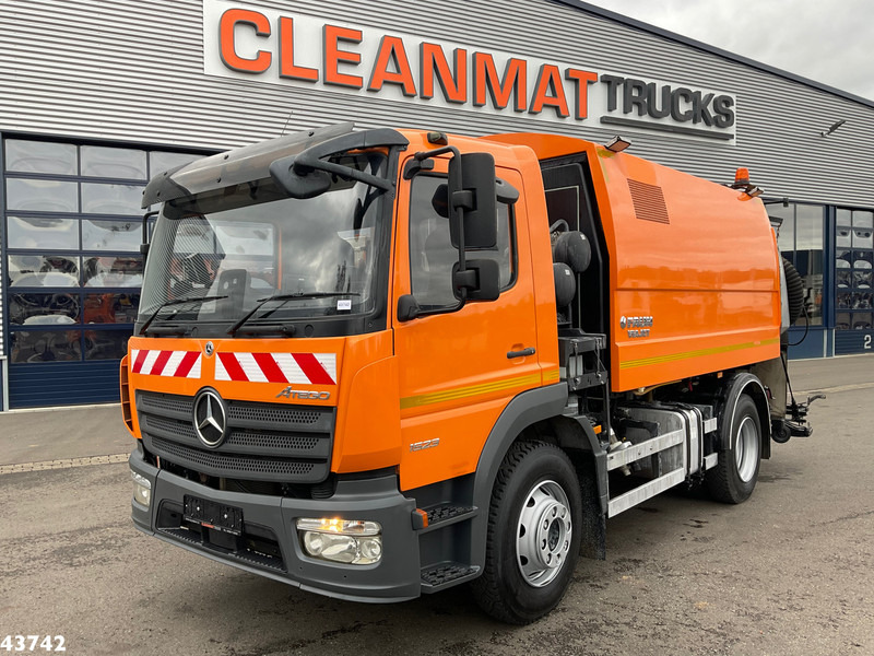 Mercedes-Benz ATEGO 1523 Faun VIAJET 6 R/HS Wegdekreiniger Just 14.776 km! - Penyapu jalan: gambar 2 Mercedes-Benz ATEGO 1523 Faun VIAJET 6 R/HS Wegdekreiniger Just 14.776 km! - Penyapu jalan: gambar 2
