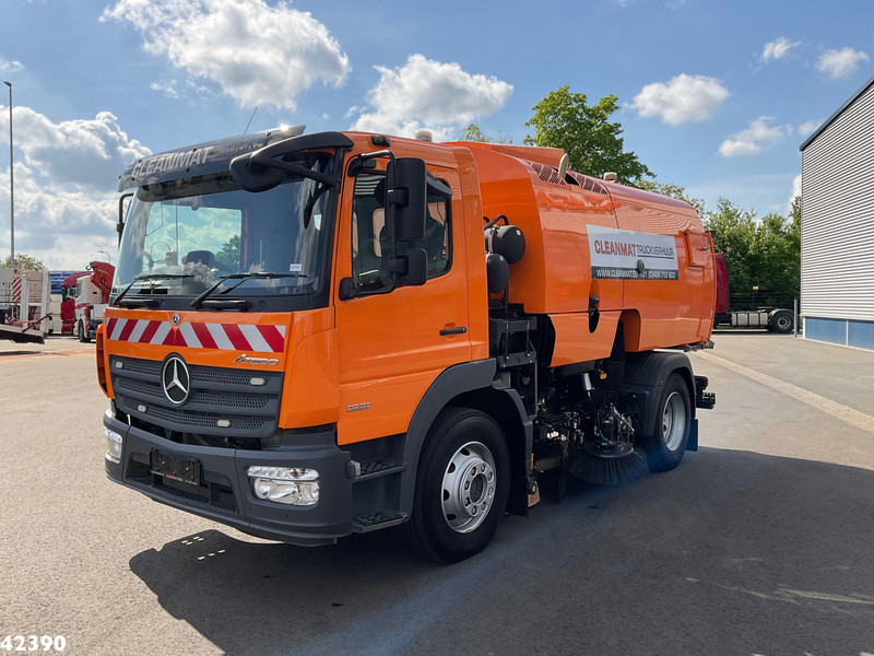 Mercedes-Benz Atego 1321 Bucher Cityfant 6000 Just 49.567 km! - Penyapu jalan: gambar 5 Mercedes-Benz Atego 1321 Bucher Cityfant 6000 Just 49.567 km! - Penyapu jalan: gambar 5
