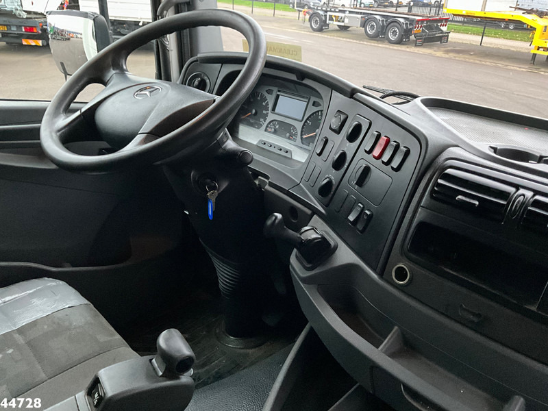 Interior photo 2: Leasing Mercedes-Benz Axor 2636 6x2 Dhollandia laadklep Just 265.901 km! Mercedes-Benz Axor 2636 6x2 Dhollandia laadklep Just 265.901 km!