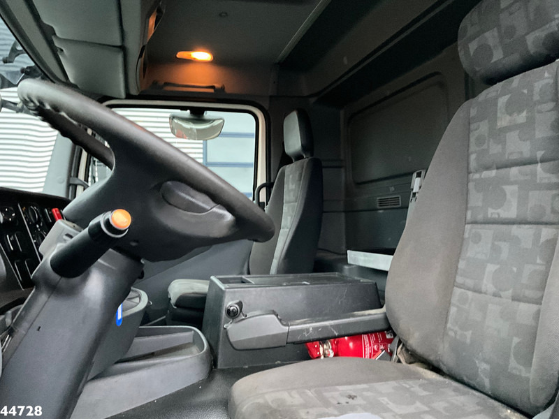 Interior photo 3: Leasing Mercedes-Benz Axor 2636 6x2 Dhollandia laadklep Just 265.901 km! Mercedes-Benz Axor 2636 6x2 Dhollandia laadklep Just 265.901 km!