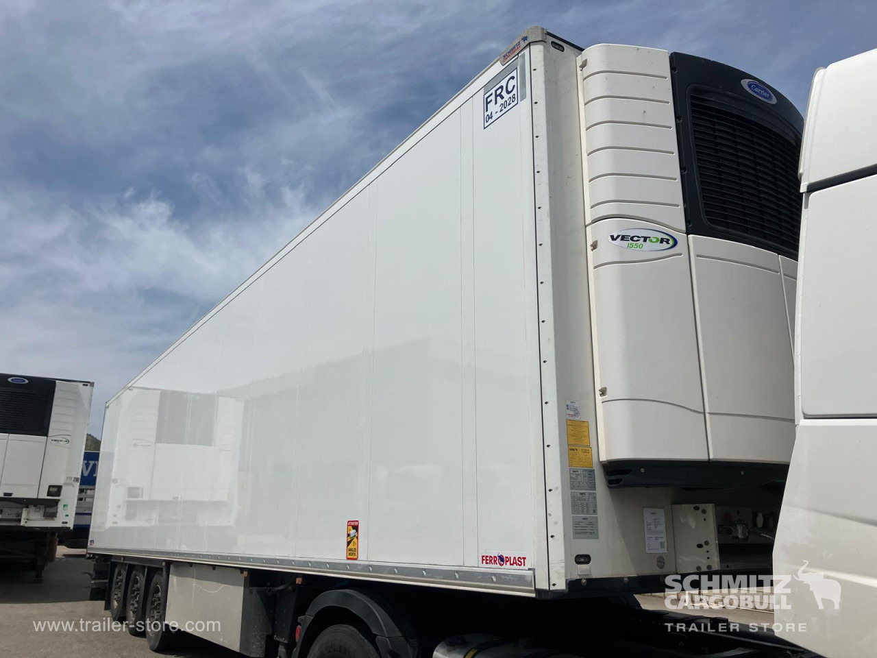 SCHMITZ Semiremolque Frigo Standard Double deck - Semi-trailer isotermal: gambar 1 SCHMITZ Semiremolque Frigo Standard Double deck - Semi-trailer isotermal: gambar 1