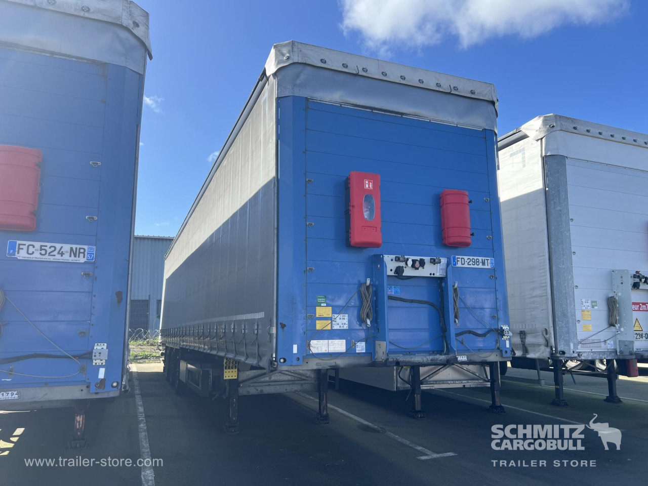SCHMITZ Curtainsider Standard Taillift - Semi-trailer dengan terpal samping: gambar 1 SCHMITZ Curtainsider Standard Taillift - Semi-trailer dengan terpal samping: gambar 1