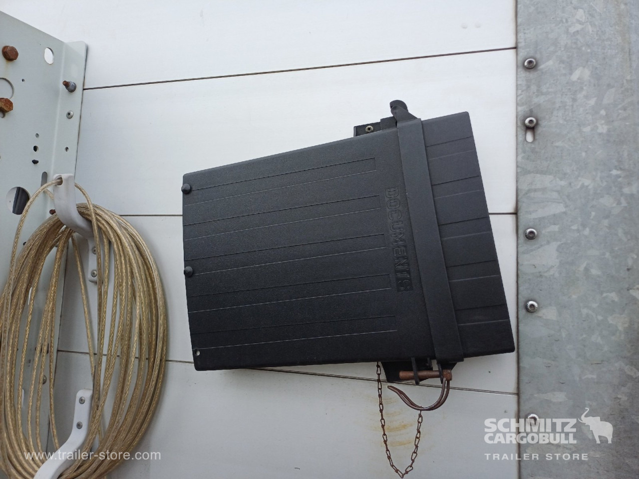 SCHMITZ Auflieger Curtainsider Standard Forklift holder - Semi-trailer dengan terpal samping: gambar 3 SCHMITZ Auflieger Curtainsider Standard Forklift holder - Semi-trailer dengan terpal samping: gambar 3