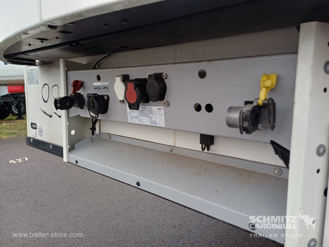 SCHMITZ Auflieger Tiefkühler Fleischhang - Semi-trailer isotermal: gambar 2 SCHMITZ Auflieger Tiefkühler Fleischhang - Semi-trailer isotermal: gambar 2