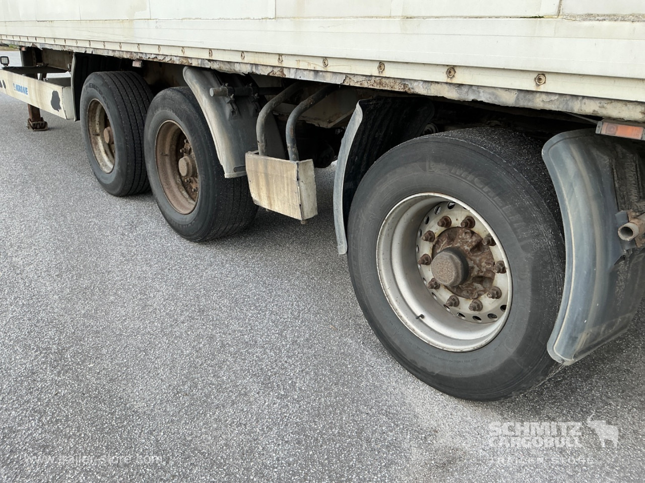 KRONE Dryfreight Standard Taillift - Semi-trailer kotak tertutup: gambar 2 KRONE Dryfreight Standard Taillift - Semi-trailer kotak tertutup: gambar 2
