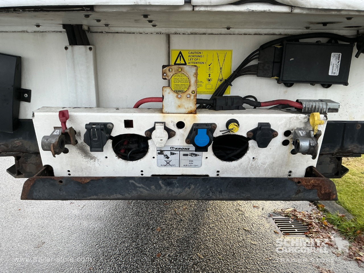 KRONE Reefer Standard Taillift - Semi-trailer isotermal: gambar 4 KRONE Reefer Standard Taillift - Semi-trailer isotermal: gambar 4