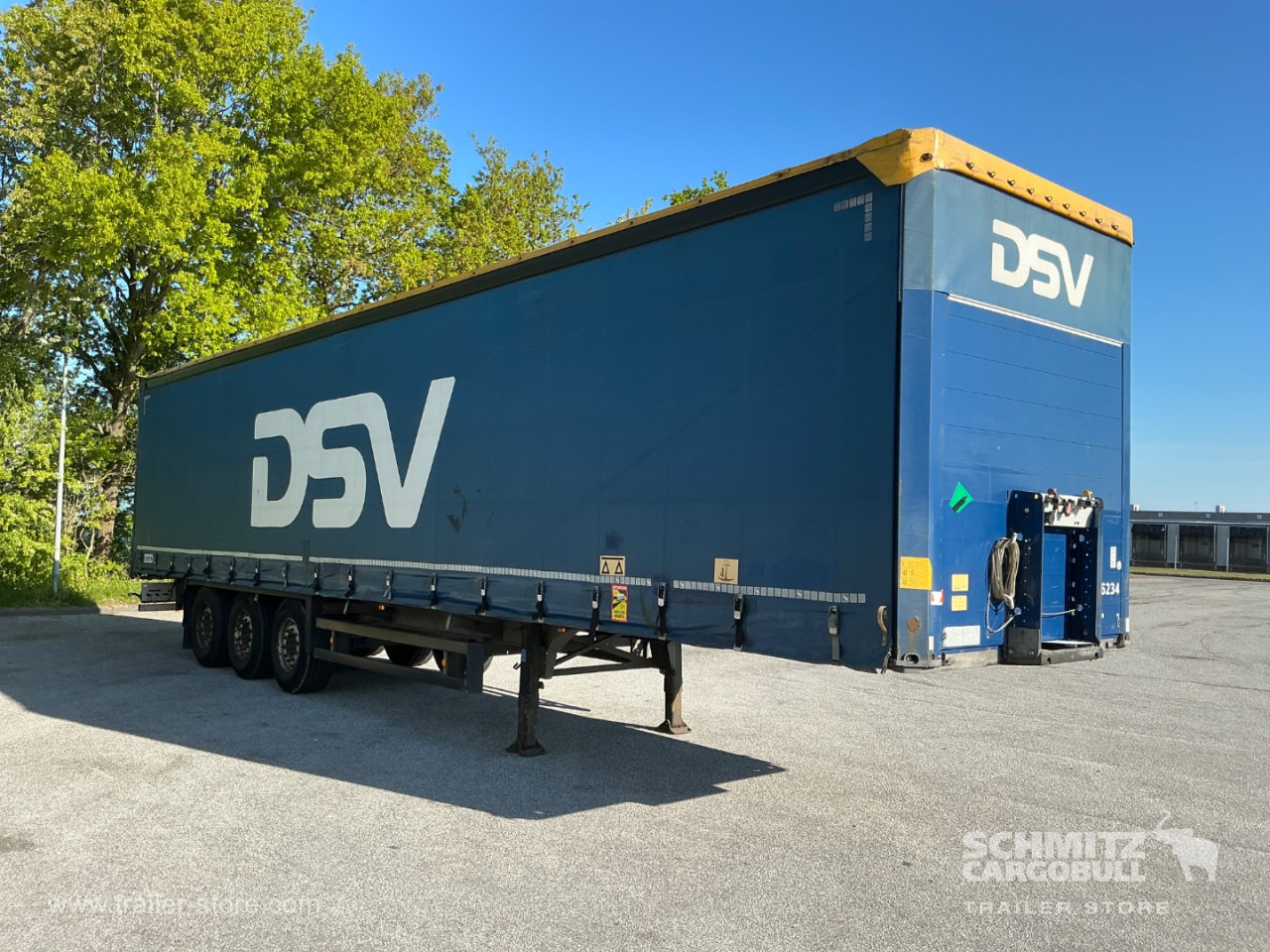 SCHMITZ Curtainsider Standard - Semi-trailer dengan terpal samping: gambar 1 SCHMITZ Curtainsider Standard - Semi-trailer dengan terpal samping: gambar 1