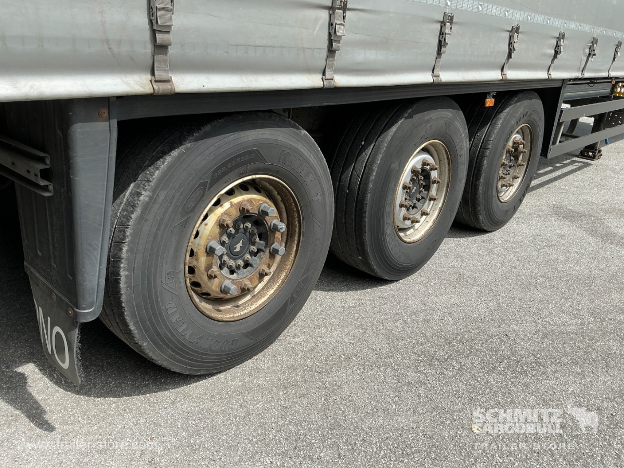 SCHMITZ Curtainsider Standard Taillift - Semi-trailer dengan terpal samping: gambar 2 SCHMITZ Curtainsider Standard Taillift - Semi-trailer dengan terpal samping: gambar 2
