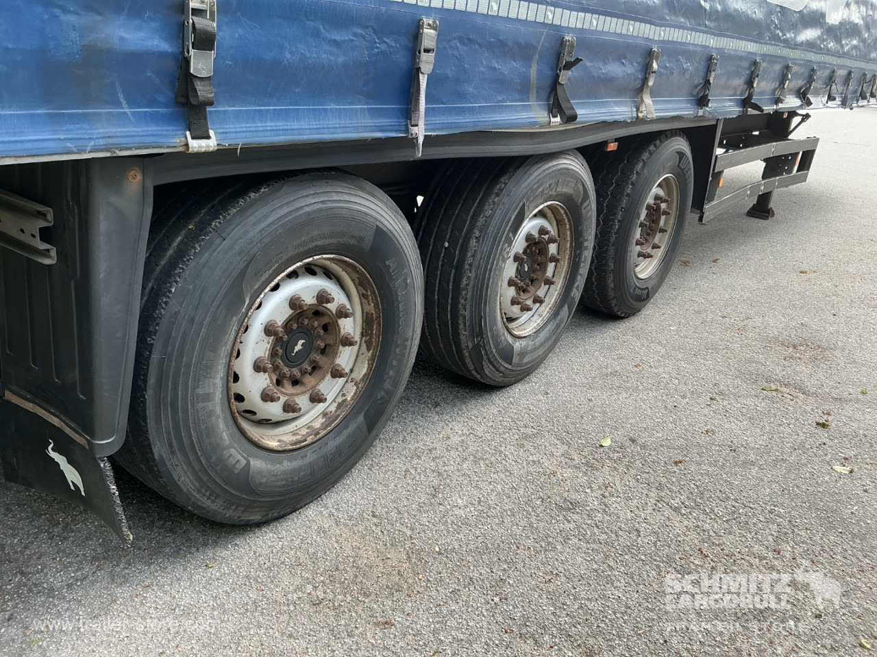 SCHMITZ Curtainsider Standard Taillift - Semi-trailer dengan terpal samping: gambar 2 SCHMITZ Curtainsider Standard Taillift - Semi-trailer dengan terpal samping: gambar 2