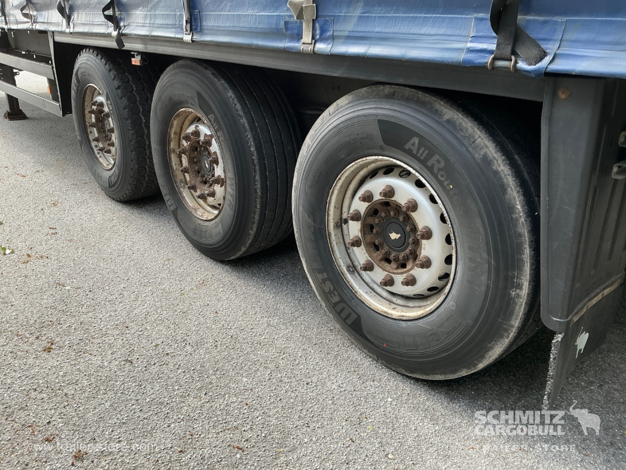 SCHMITZ Curtainsider Standard Taillift - Semi-trailer dengan terpal samping: gambar 3 SCHMITZ Curtainsider Standard Taillift - Semi-trailer dengan terpal samping: gambar 3