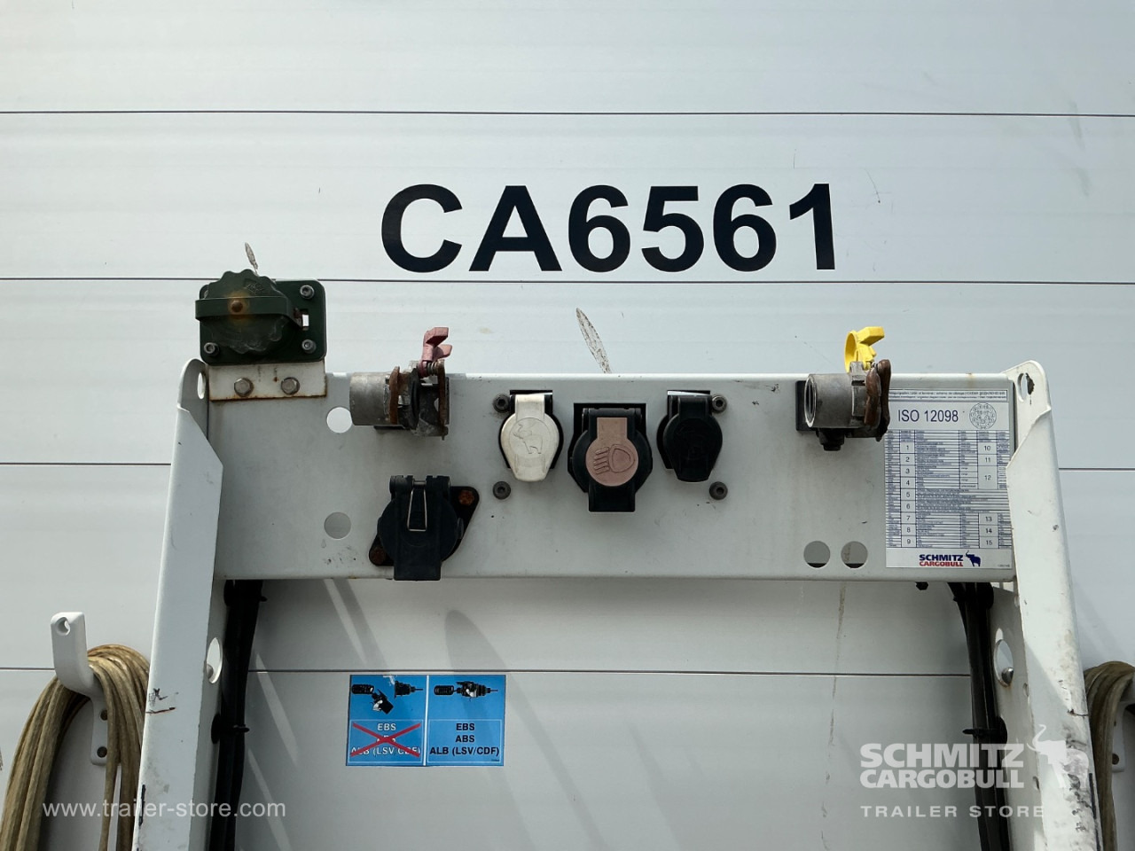 SCHMITZ Curtainsider Standard Taillift - Semi-trailer dengan terpal samping: gambar 4 SCHMITZ Curtainsider Standard Taillift - Semi-trailer dengan terpal samping: gambar 4