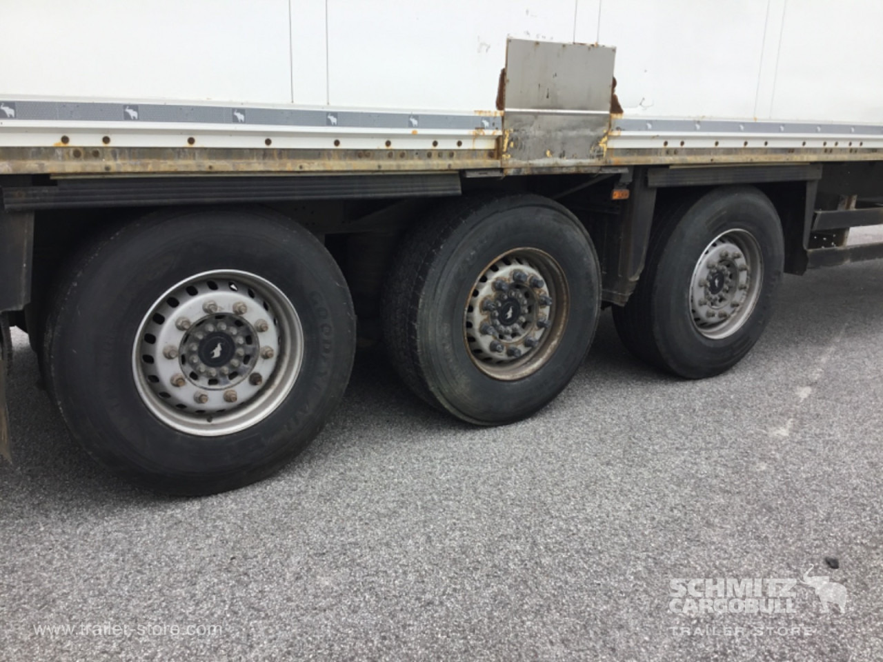 SCHMITZ Dryfreight Standard - Semi-trailer kotak tertutup: gambar 2 SCHMITZ Dryfreight Standard - Semi-trailer kotak tertutup: gambar 2
