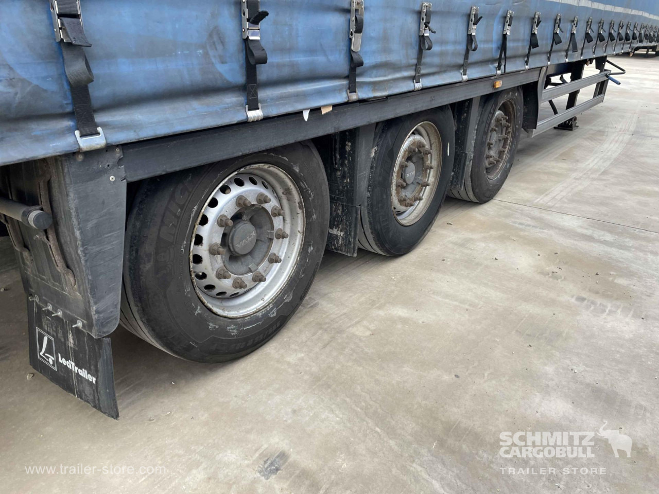 Semi-trailer dengan terpal samping LECI TRAILER Semiremolque Lona Mega: gambar 8 Semi-trailer dengan terpal samping LECI TRAILER Semiremolque Lona Mega: gambar 8