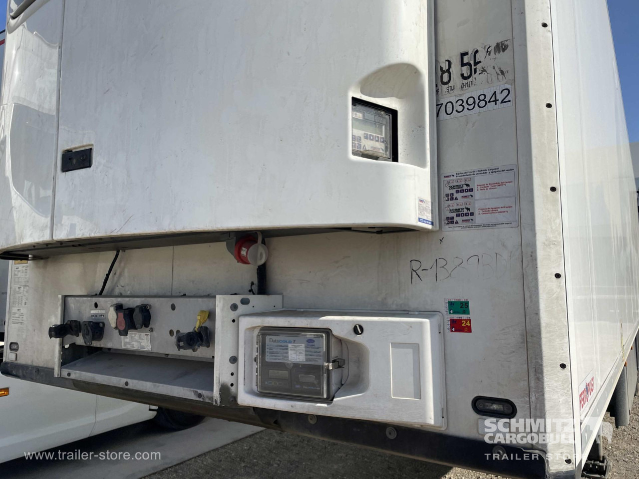 SCHMITZ Semiremolque Frigo Standard - Semi-trailer isotermal: gambar 2 SCHMITZ Semiremolque Frigo Standard - Semi-trailer isotermal: gambar 2