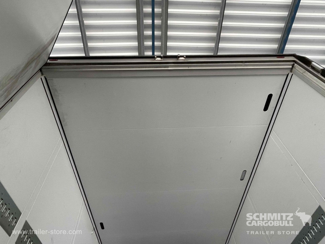 SCHMITZ Semiremolque Frigo Standard - Semi-trailer isotermal: gambar 3 SCHMITZ Semiremolque Frigo Standard - Semi-trailer isotermal: gambar 3