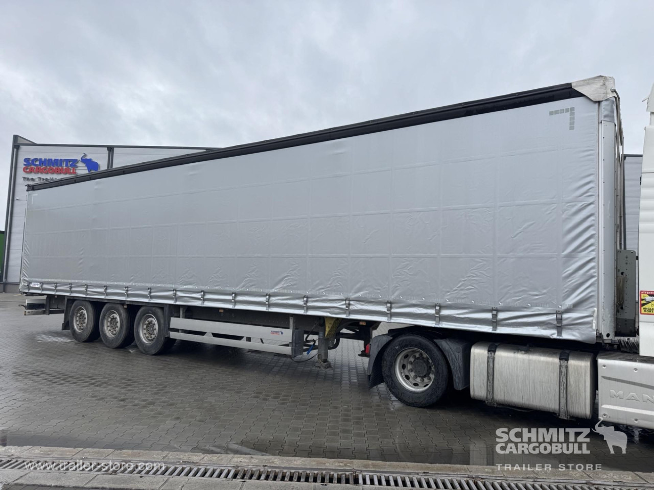 SCHMITZ Curtainsider Standard - Semi-trailer dengan terpal samping: gambar 1 SCHMITZ Curtainsider Standard - Semi-trailer dengan terpal samping: gambar 1