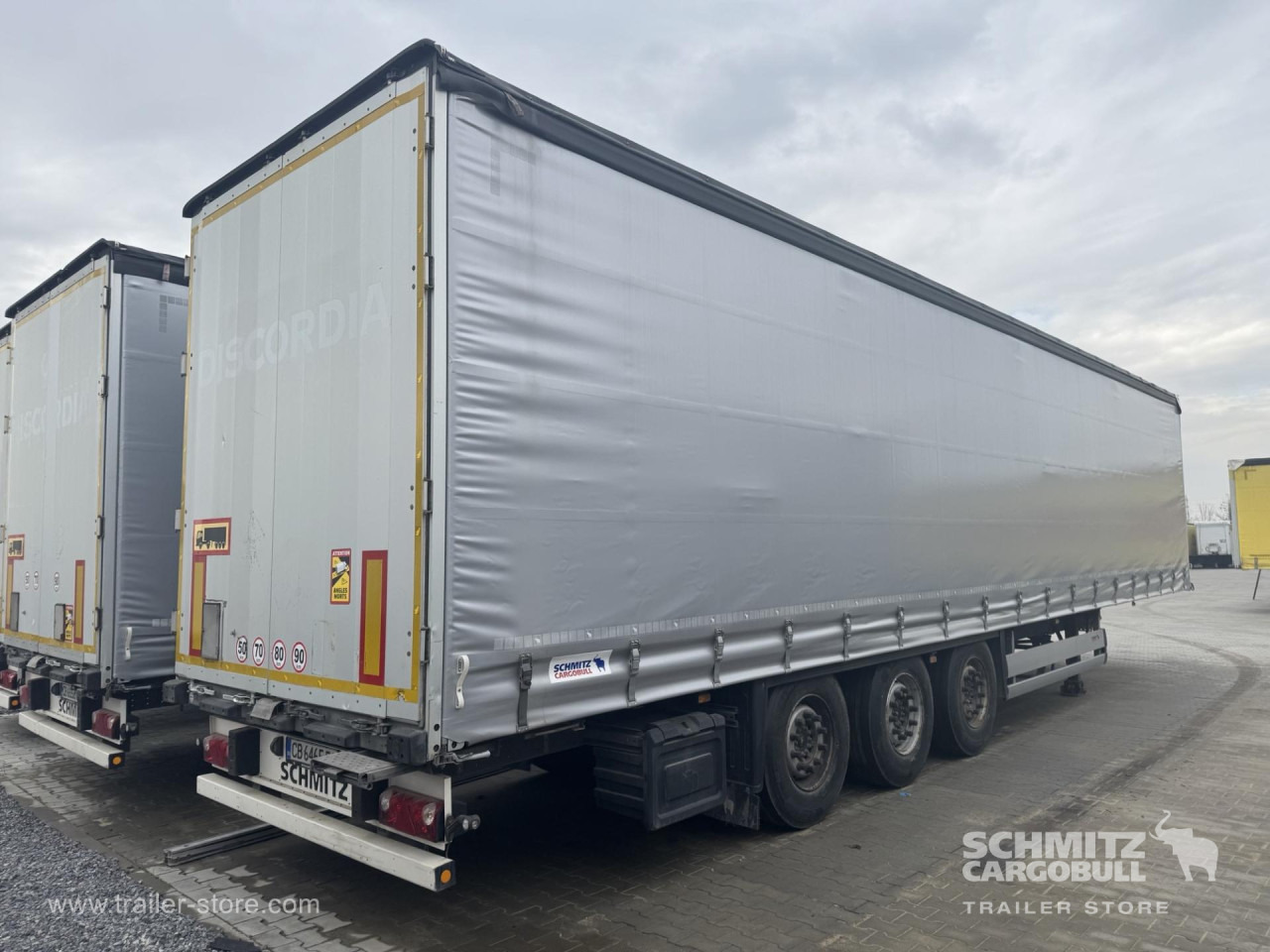SCHMITZ Curtainsider Standard - Semi-trailer dengan terpal samping: gambar 4 SCHMITZ Curtainsider Standard - Semi-trailer dengan terpal samping: gambar 4