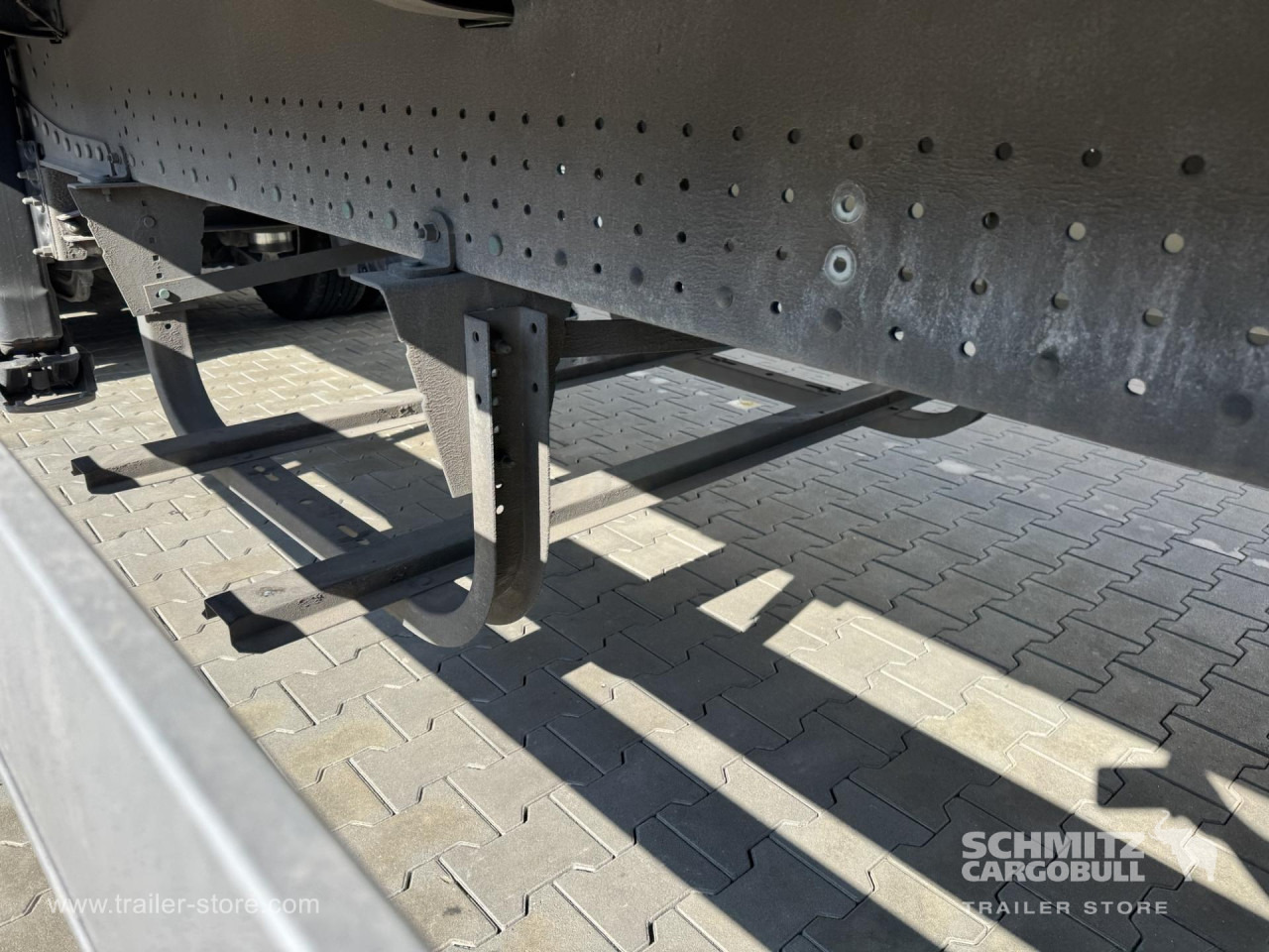 SCHMITZ Curtainsider Standard - Semi-trailer dengan terpal samping: gambar 2 SCHMITZ Curtainsider Standard - Semi-trailer dengan terpal samping: gambar 2