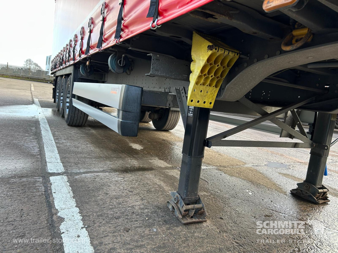 SCHMITZ Curtainsider Standard UK - Semi-trailer dengan terpal samping: gambar 4 SCHMITZ Curtainsider Standard UK - Semi-trailer dengan terpal samping: gambar 4