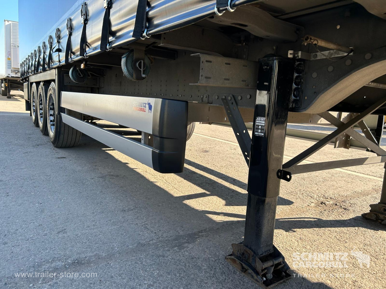 SCHMITZ Curtainsider Standard UK - Semi-trailer dengan terpal samping: gambar 4 SCHMITZ Curtainsider Standard UK - Semi-trailer dengan terpal samping: gambar 4