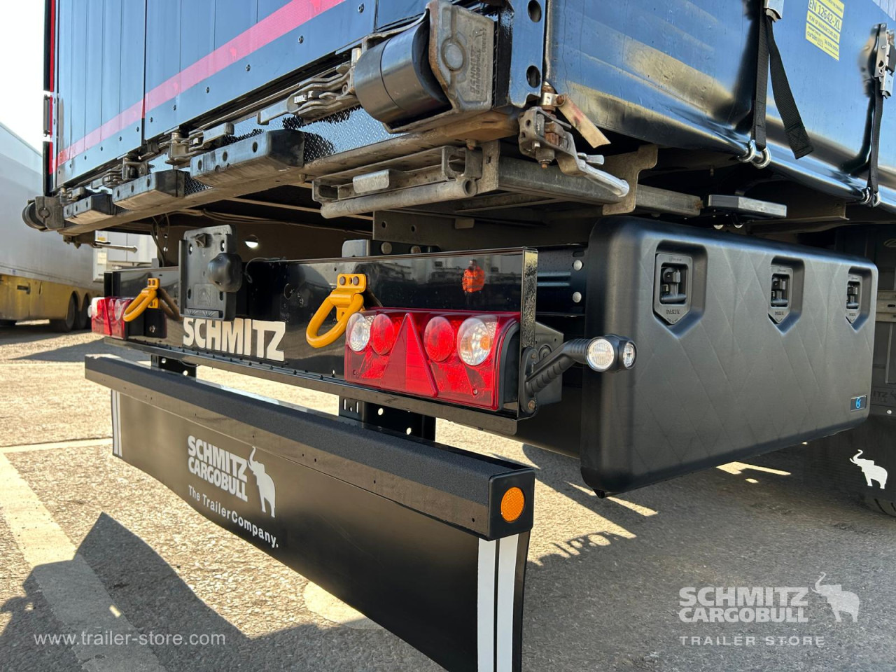 SCHMITZ Curtainsider Standard UK - Semi-trailer dengan terpal samping: gambar 2 SCHMITZ Curtainsider Standard UK - Semi-trailer dengan terpal samping: gambar 2