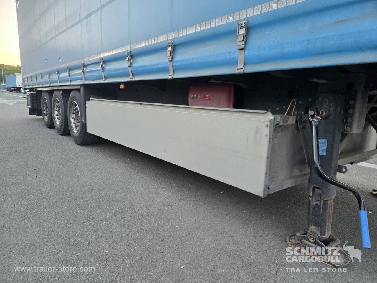 SCHMITZ Curtainsider Standard - Semi-trailer dengan terpal samping: gambar 3 SCHMITZ Curtainsider Standard - Semi-trailer dengan terpal samping: gambar 3