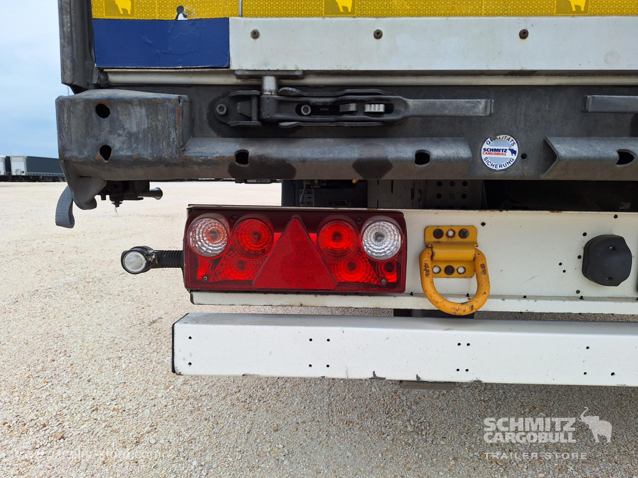 SCHMITZ Curtainsider Mega - Semi-trailer dengan terpal samping: gambar 4 SCHMITZ Curtainsider Mega - Semi-trailer dengan terpal samping: gambar 4