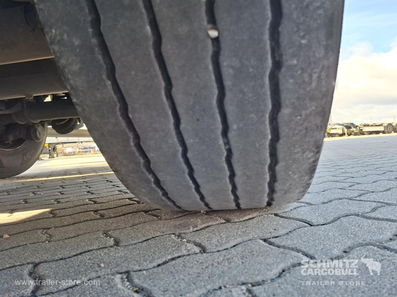 SCHMITZ Mélyhűtő koffer Multitemp - Semi-trailer isotermal: gambar 3 SCHMITZ Mélyhűtő koffer Multitemp - Semi-trailer isotermal: gambar 3