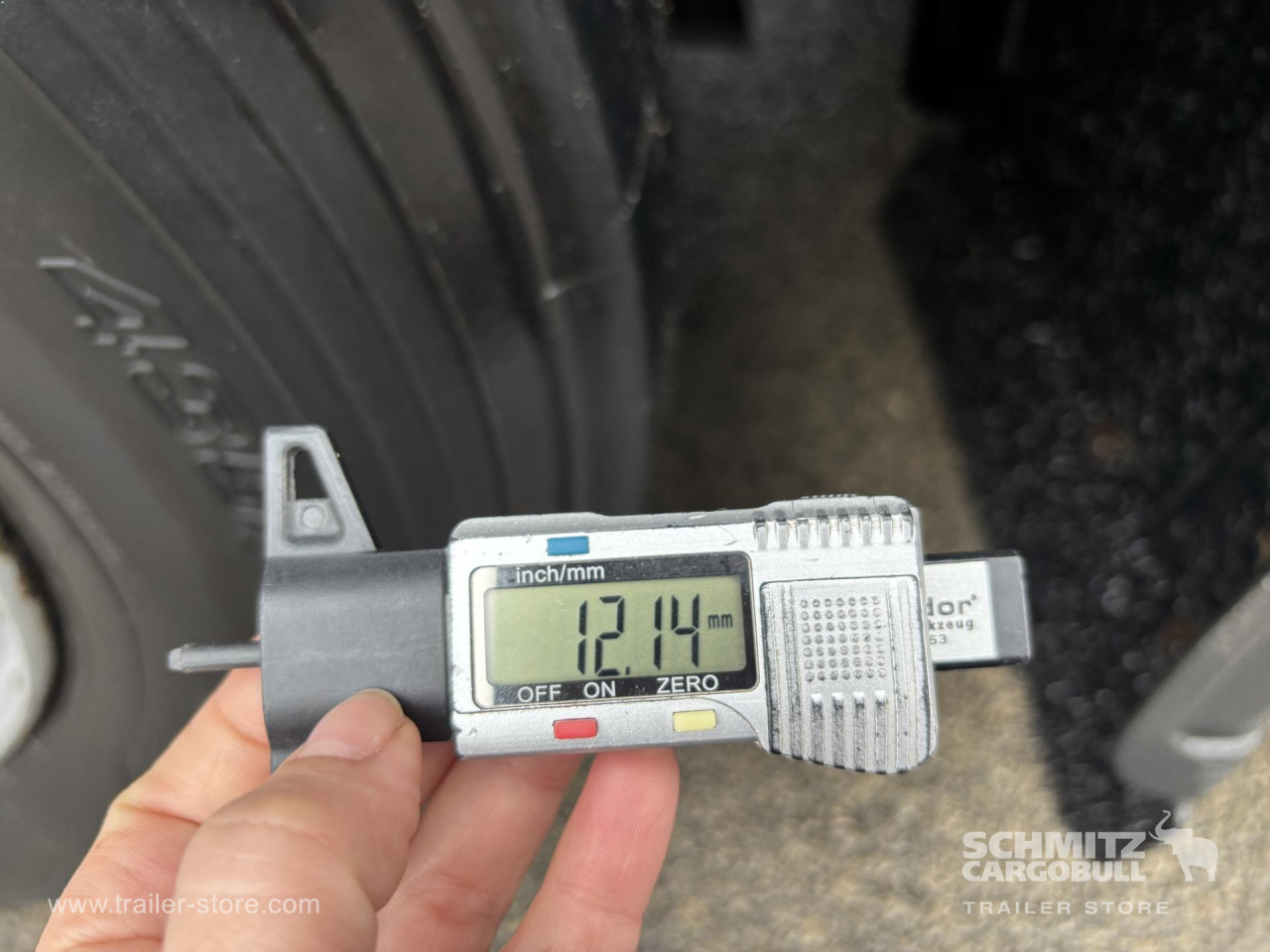 SCHMITZ Curtainsider Mega - Semi-trailer dengan terpal samping: gambar 4 SCHMITZ Curtainsider Mega - Semi-trailer dengan terpal samping: gambar 4