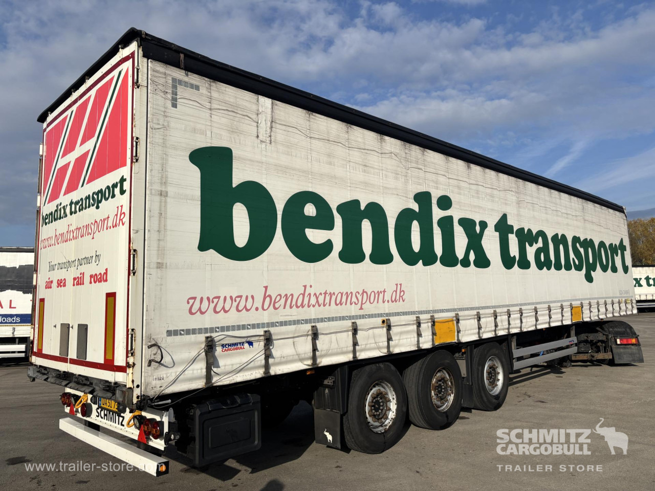 SCHMITZ Curtainsider Standard - Semi-trailer dengan terpal samping: gambar 1 SCHMITZ Curtainsider Standard - Semi-trailer dengan terpal samping: gambar 1