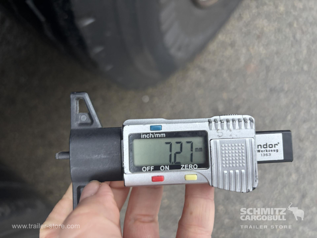 SCHMITZ Curtainsider Standard - Semi-trailer dengan terpal samping: gambar 4 SCHMITZ Curtainsider Standard - Semi-trailer dengan terpal samping: gambar 4