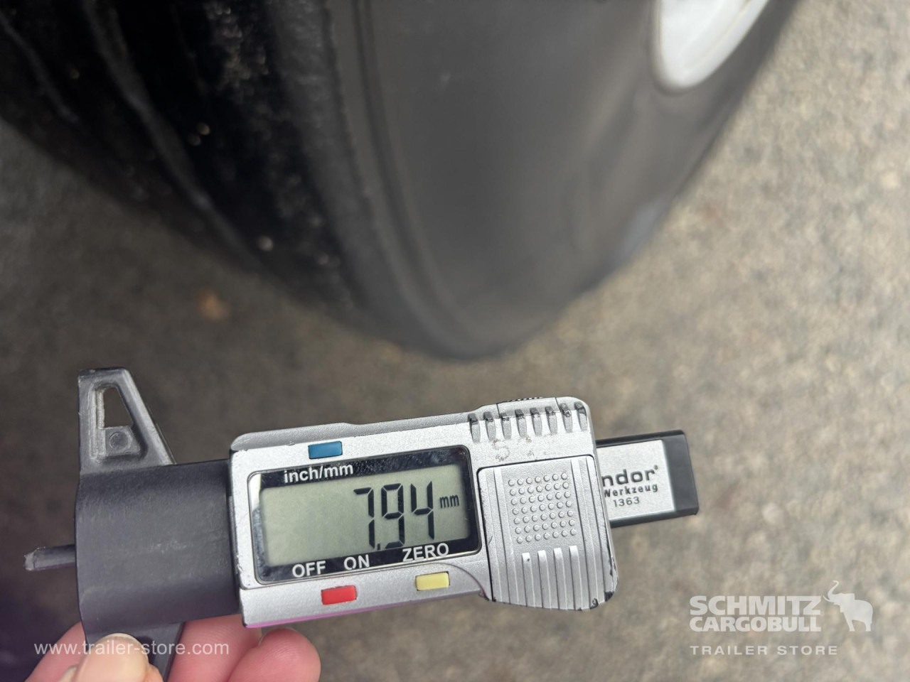 SCHMITZ Curtainsider Standard - Semi-trailer dengan terpal samping: gambar 4 SCHMITZ Curtainsider Standard - Semi-trailer dengan terpal samping: gambar 4