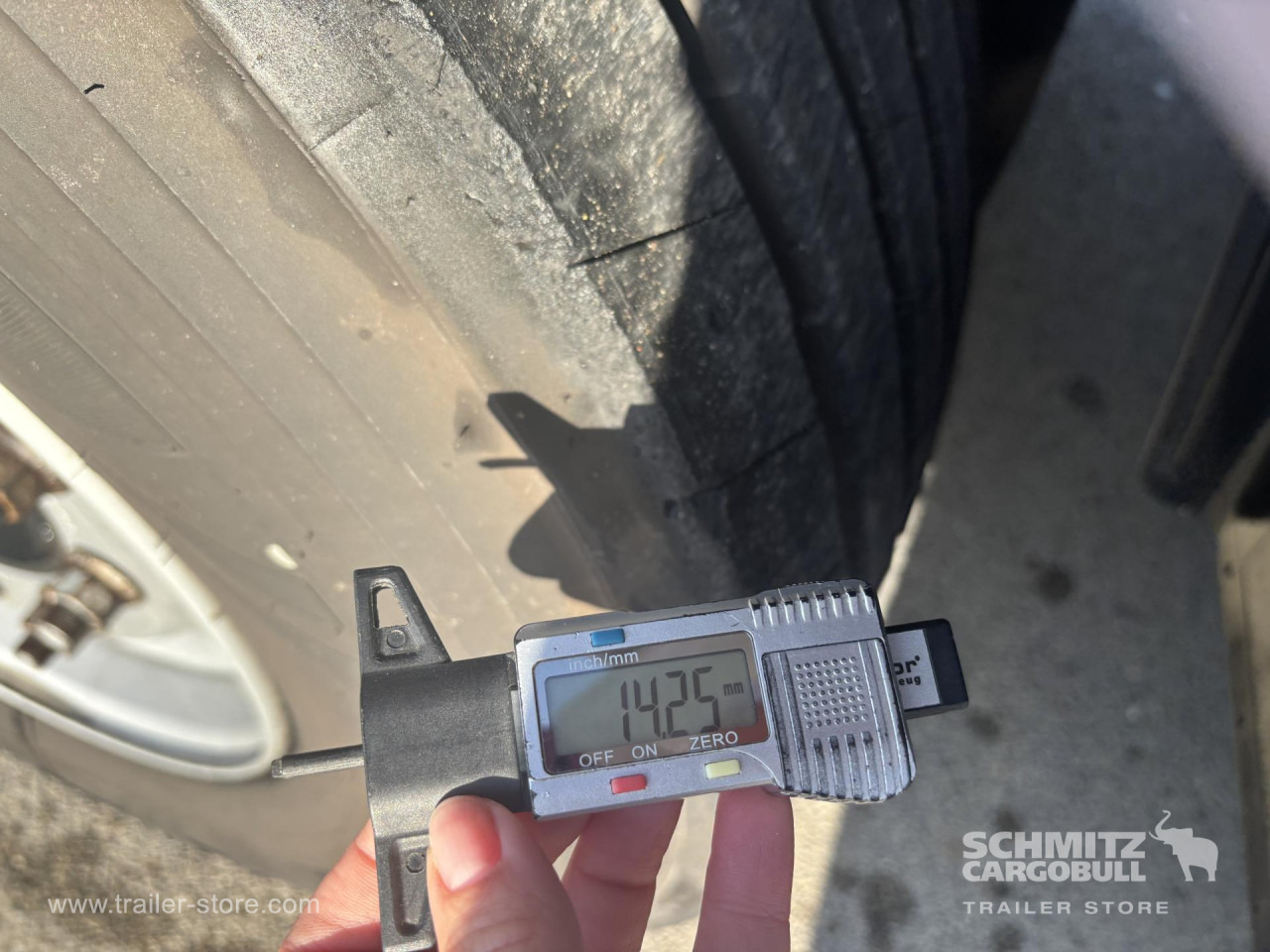 SCHMITZ Curtainsider Standard - Semi-trailer dengan terpal samping: gambar 2 SCHMITZ Curtainsider Standard - Semi-trailer dengan terpal samping: gambar 2