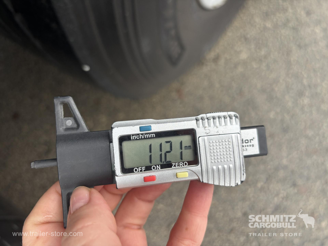 SCHMITZ Curtainsider Standard - Semi-trailer dengan terpal samping: gambar 4 SCHMITZ Curtainsider Standard - Semi-trailer dengan terpal samping: gambar 4