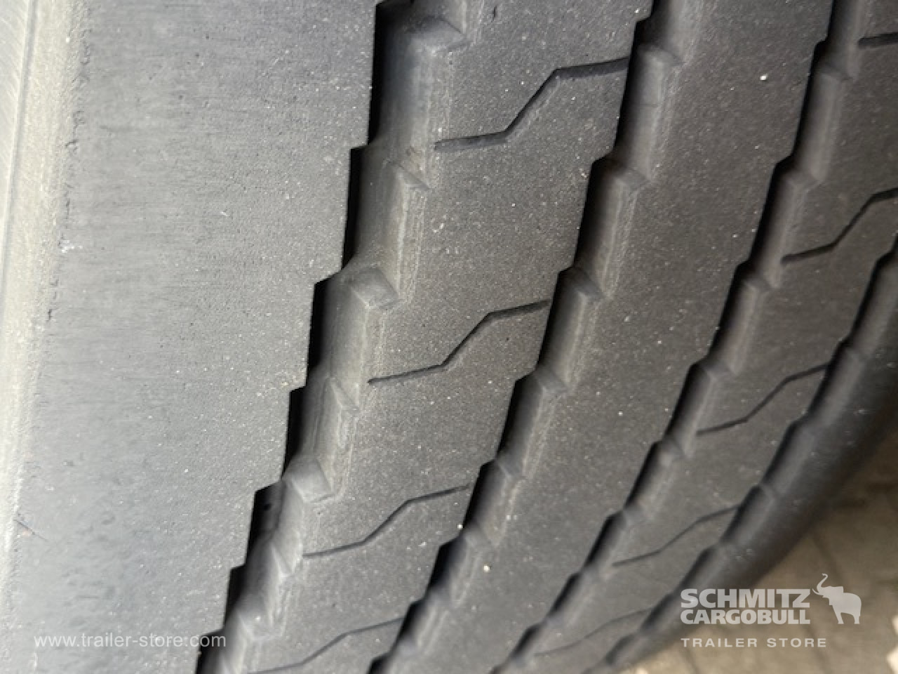 SCHMITZ Oplegger Kasten Standard - Semi-trailer kotak tertutup: gambar 4 SCHMITZ Oplegger Kasten Standard - Semi-trailer kotak tertutup: gambar 4