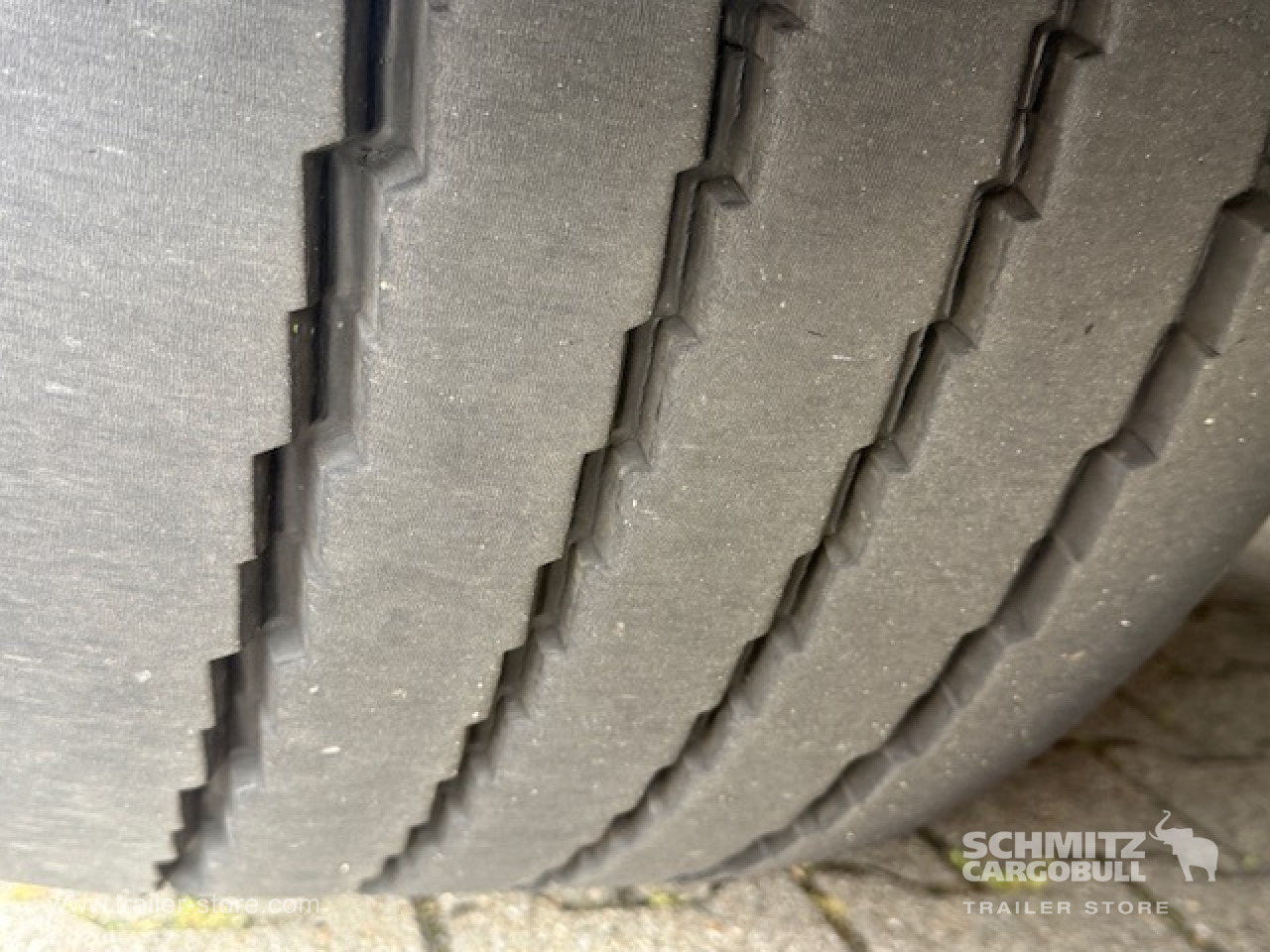 SCHMITZ Oplegger Kasten Standard - Semi-trailer kotak tertutup: gambar 3 SCHMITZ Oplegger Kasten Standard - Semi-trailer kotak tertutup: gambar 3