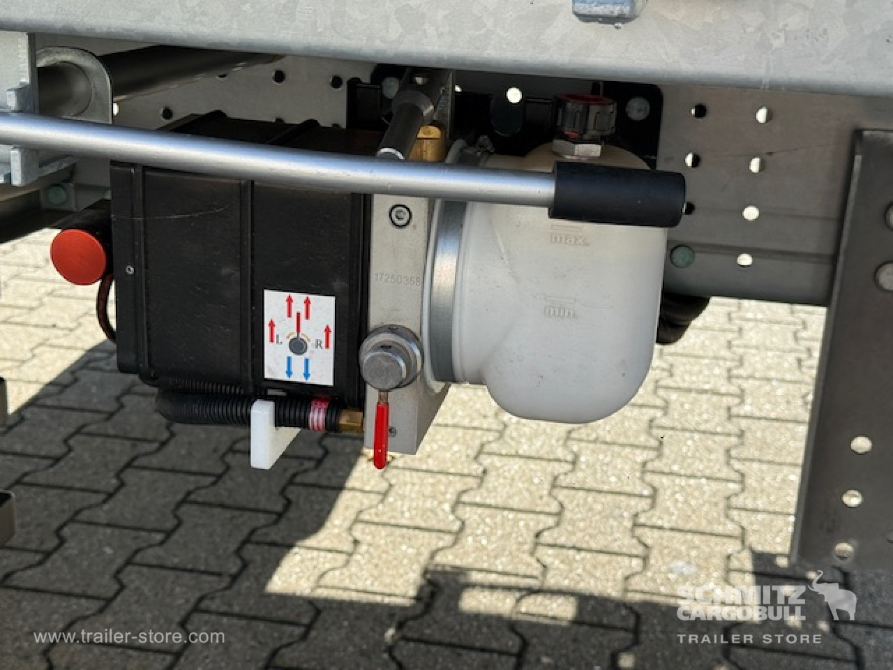 SCHMITZ Oplegger Schuifzeil Mega - Semi-trailer dengan terpal samping: gambar 4 SCHMITZ Oplegger Schuifzeil Mega - Semi-trailer dengan terpal samping: gambar 4