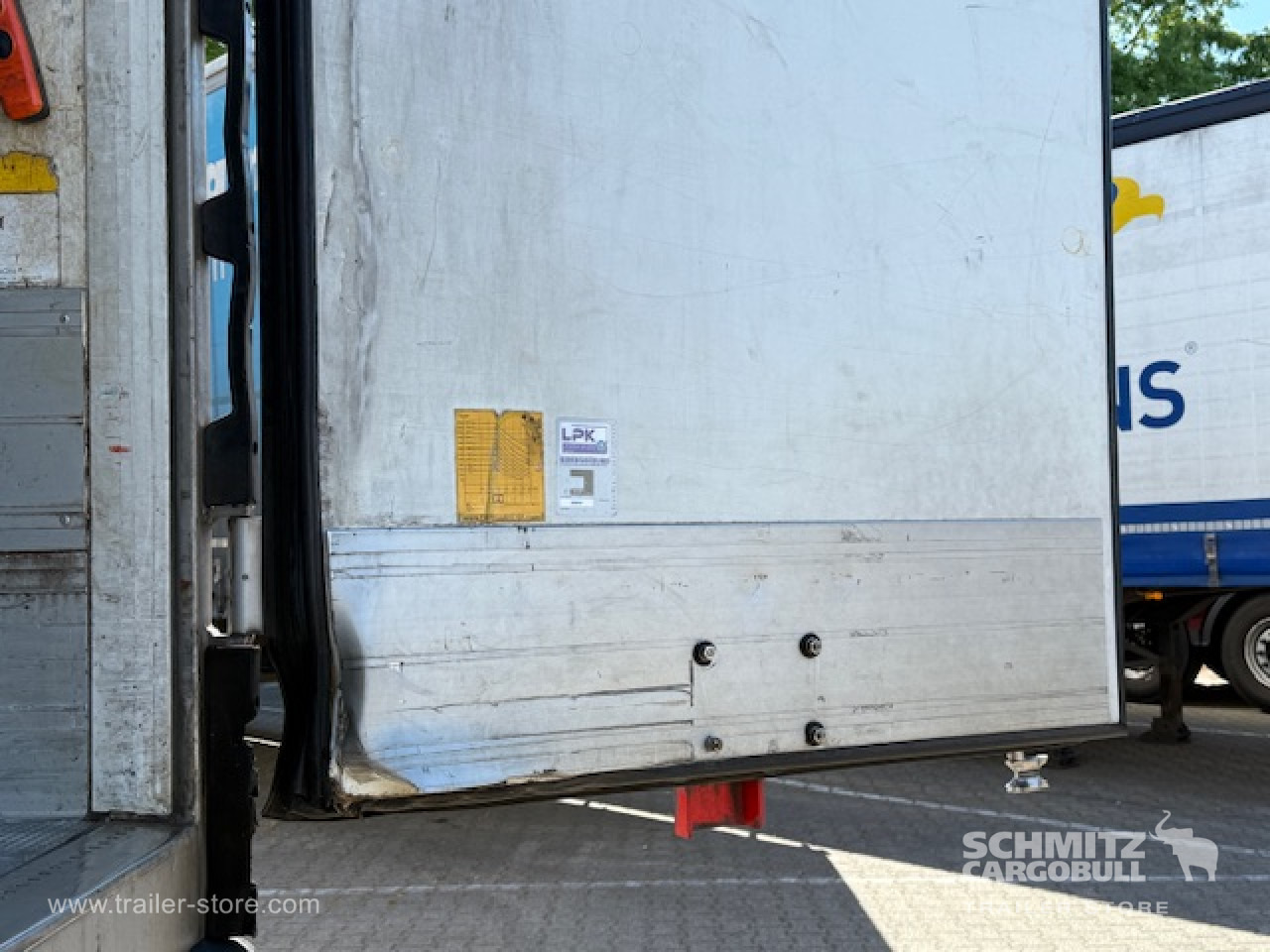 SCHMITZ Oplegger Vries Multitemp Taillift - Semi-trailer isotermal: gambar 4 SCHMITZ Oplegger Vries Multitemp Taillift - Semi-trailer isotermal: gambar 4