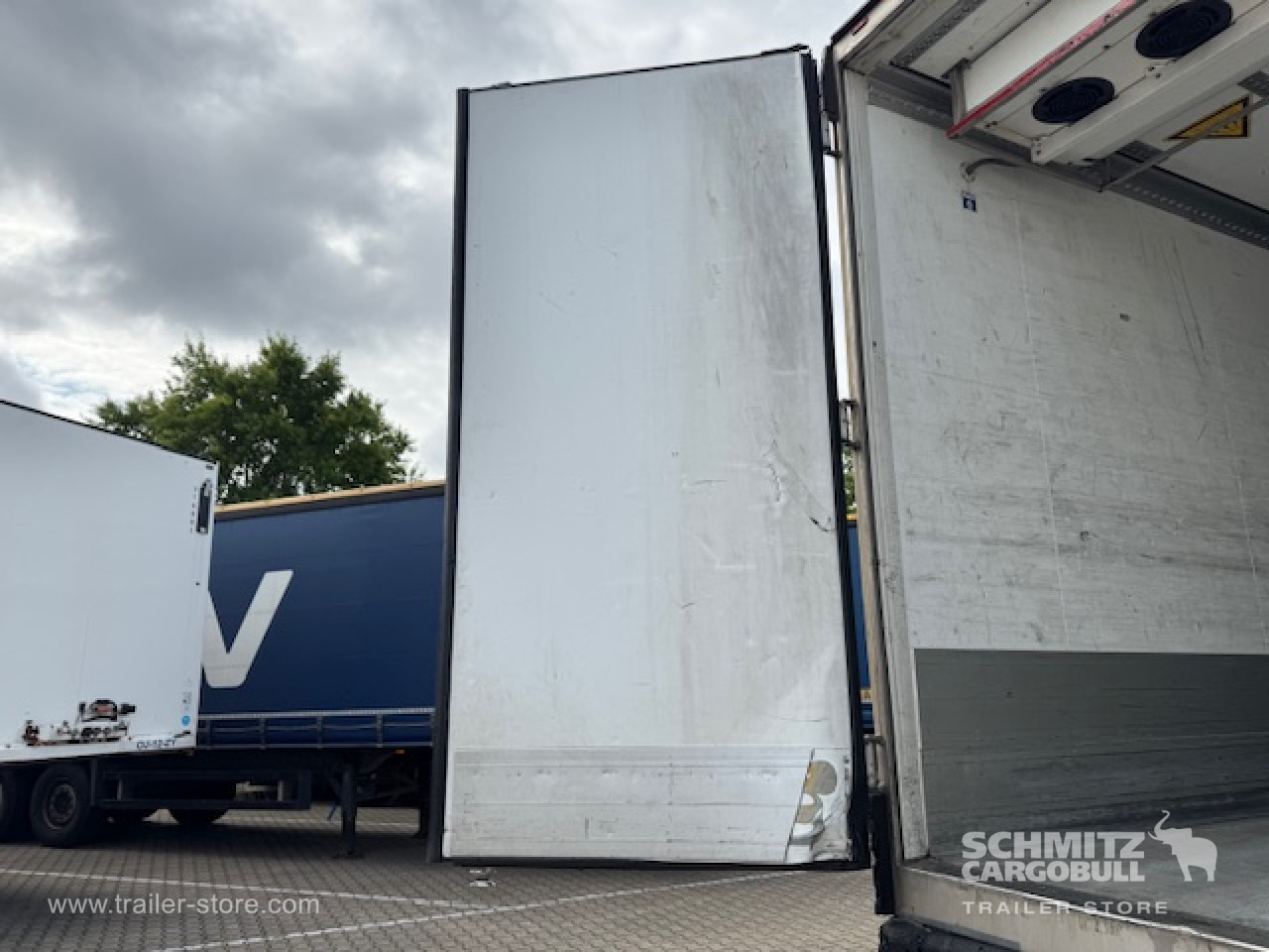 SCHMITZ Oplegger Vries Multitemp Taillift - Semi-trailer isotermal: gambar 2 SCHMITZ Oplegger Vries Multitemp Taillift - Semi-trailer isotermal: gambar 2