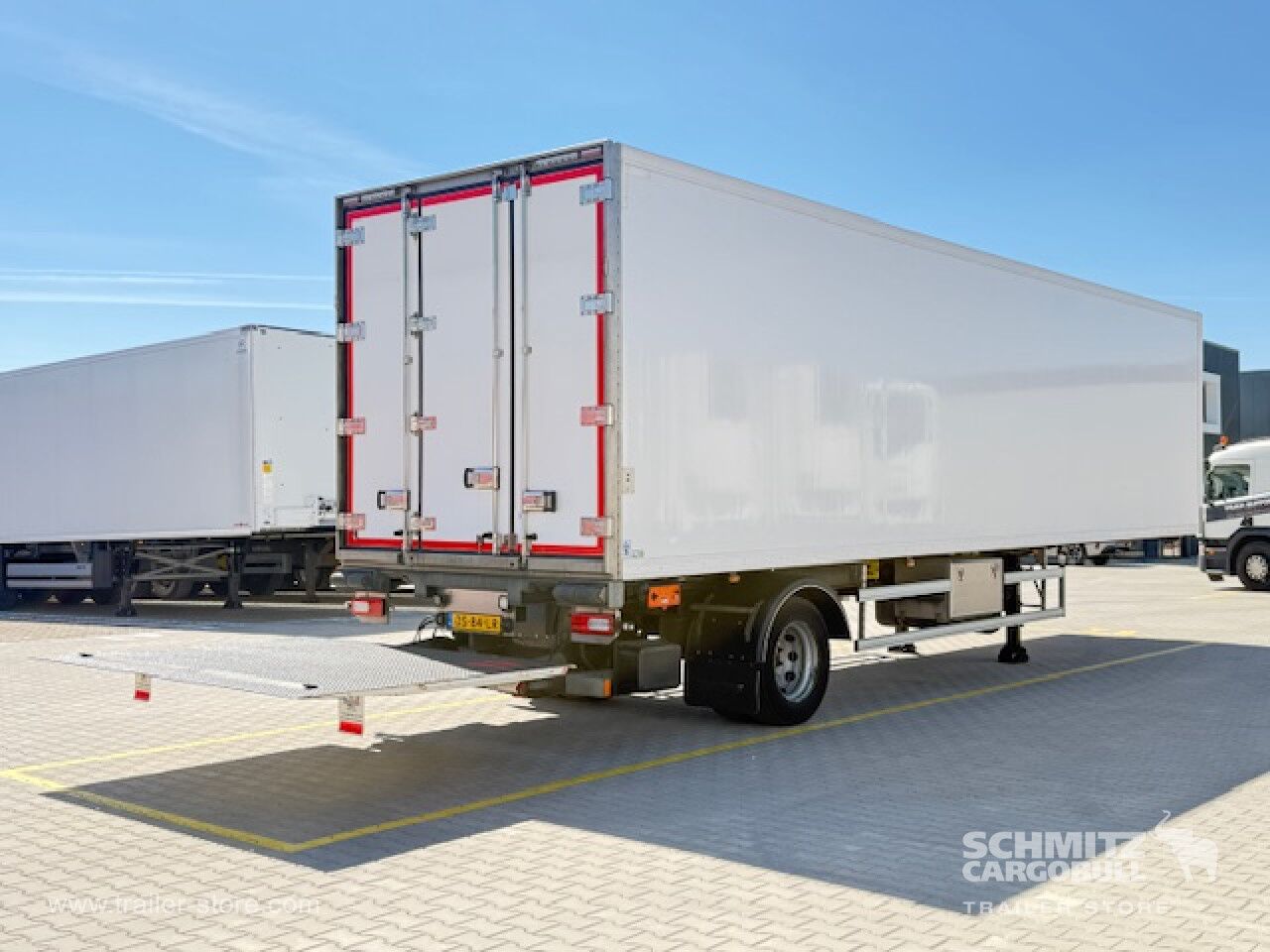 SOR IBERICA Oplegger Vries Multitemp Taillift - Semi-trailer isotermal: gambar 2 SOR IBERICA Oplegger Vries Multitemp Taillift - Semi-trailer isotermal: gambar 2